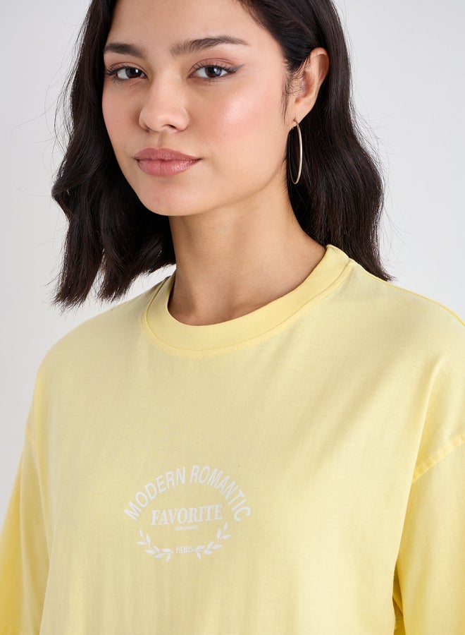 ستايلي تيشيرت فضفاض بأكمام قصيرة وطبعة شعار ستايلي - Image 4